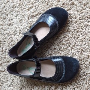 Naot black shoes. Flats. Size 38 or 7.5 woman's Excellent condition